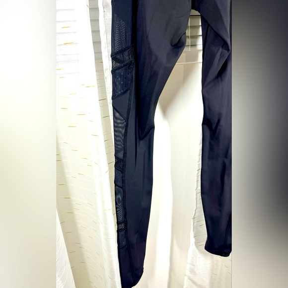 Lulu 🍋 Just Breathe Pant Mesh Dot High Waist - Picture 2 of 5